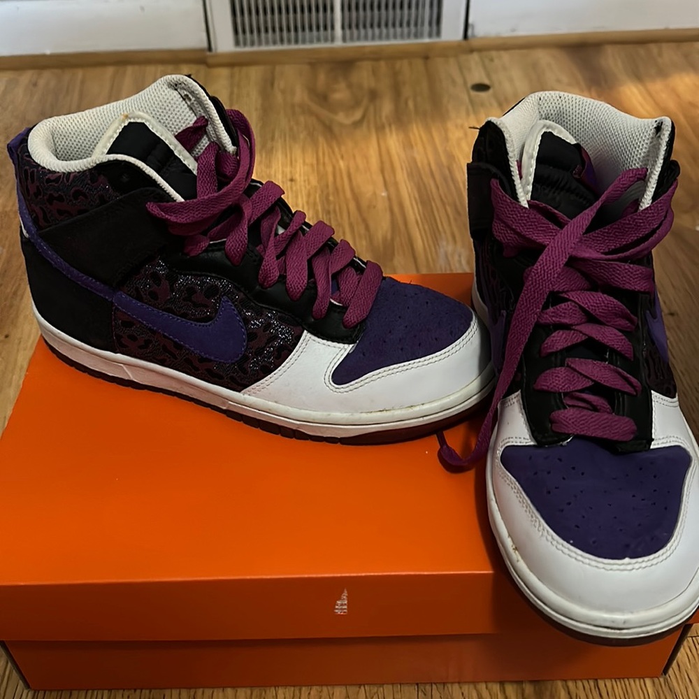 Nike high-top sneakers/tennis shoes